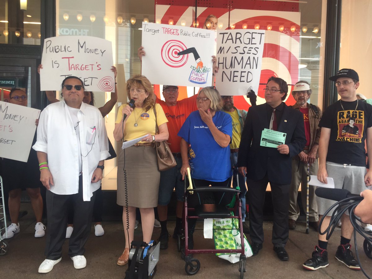 ONENorthside's tweet photo. "We're asking @Target to keep their promise to the #rogerspark community!" #TargetTruth #TargetCBA https://t.co/besz7IqEwc