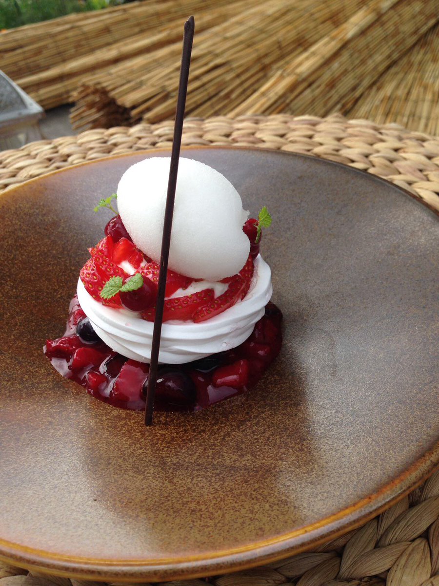 AmstelHotel's tweet image. Dessert of our 150-Year menu served in the Brasserie: Pavlova, vanilla cream, summer fruit &amp;amp; champagne sorbet #amstelhotel #deliciousdessert