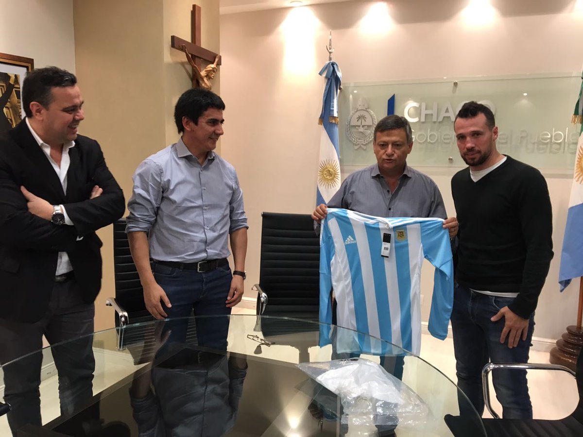 El ministro <a href="/robertoacosta77/">Roberto Acosta</a>  junto a <a href="/domingopeppo/">Domingo Peppo</a> participó de una reunión con <a href="/GiustozziDiego/">Diego Giustozzi</a> DT selección Futsal y <a href="/AchileMarcelo/">Marcelo Achile</a> de AFA