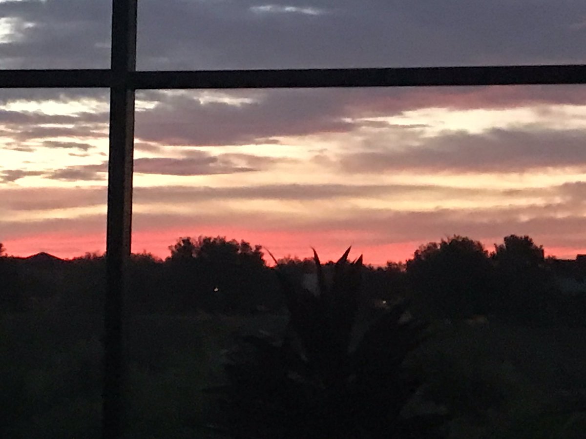 BentrodTherapy's tweet photo. Another day without any #BentRodTherapy
A beautiful sunrise on this landlocked day.... https://t.co/ZncUAbNIwr