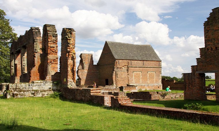 HickmanAndSmith's tweet photo. .@dmuleicester and @BradgatePark are uncovering the #history and #architecture of #BradegateHouse. See a #3D #reconstruction at the park https://t.co/oikRQFvx2S