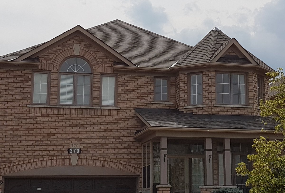 JSPECRoofingTO's tweet photo. JSPEC Roofing does shingled roof replacement in Toronto 647-350-1222 #RooferTO #JspecRoofing https://t.co/goKOg9k7V9 https://t.co/gqWZ3s45P4