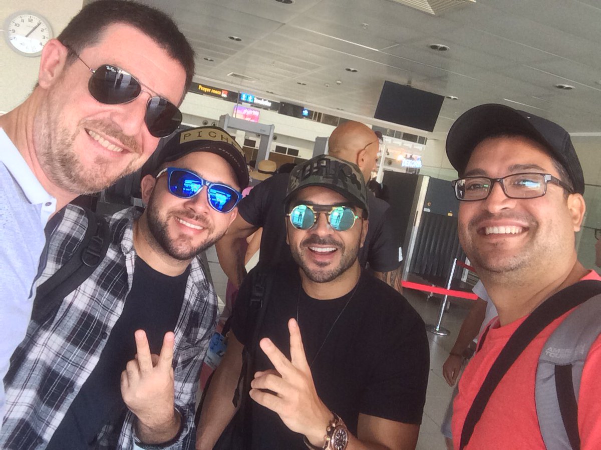 BenoitHerreria's tweet photo. @TeamRidsa_ @Ridsa_Officiel @Elisa47_ Yesterday show was so great !!!
Gracias @LuisFonsi, Chiki y Zoilo para su profesionalismo y simplicidad. https://t.co/QvSu5xq5Kd