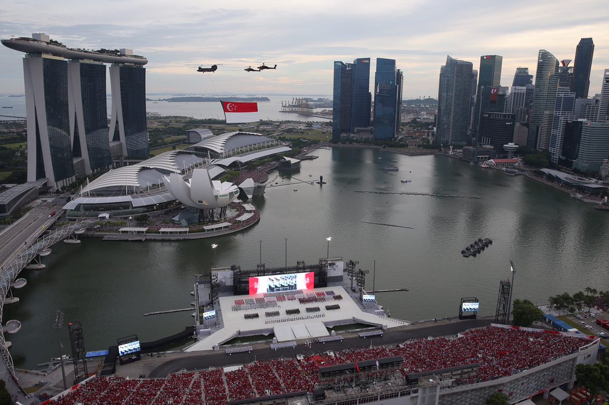 straits_times's tweet photo. #ndp2017 :A spectacular view of the Bay during the State Flag flypast. https://t.co/L5fSLELgcG https://t.co/7zYXF8SoCZ