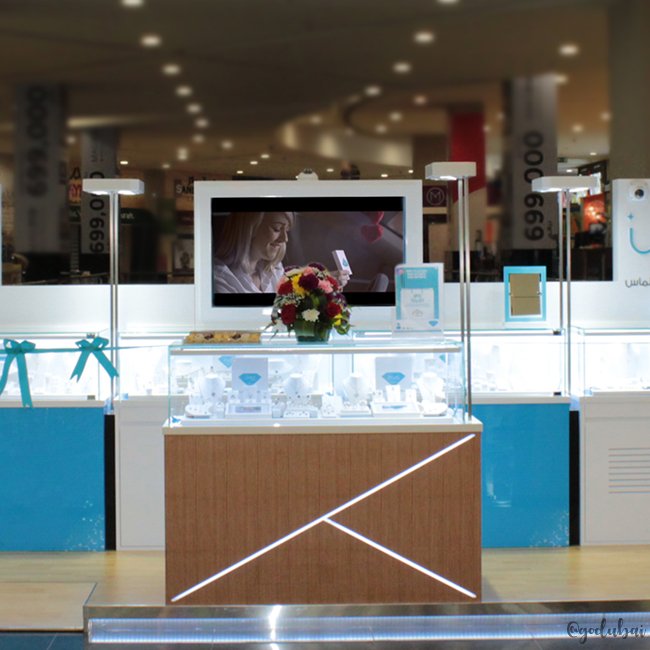 GoDubaicom's tweet photo. @jcjewelcorner opens an elegant new #kiosk at Al Barsha Mall
#JewelCorner #jewellery #jewelry #outlet #Accessories 
https://t.co/JhQCxOogrH https://t.co/mIAIVTiura