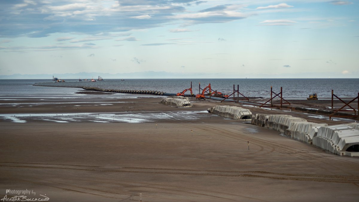 NettysTweet's tweet photo. Had a wander down to Cleveleys prom to see the pipe being laid https://t.co/N4CSGJUZaL