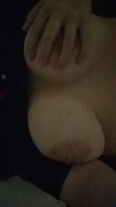 Can't sleep so here's some boobies https://t.co/tRPBEeyctQ