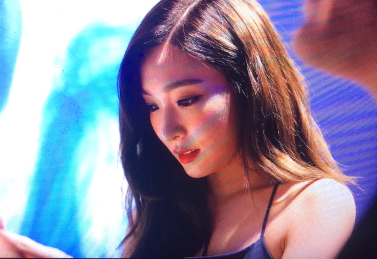 cherrycrush0801's tweet photo. 그대는 매혹적인 샴페인같았죠 https://t.co/xoSO9ATkXY