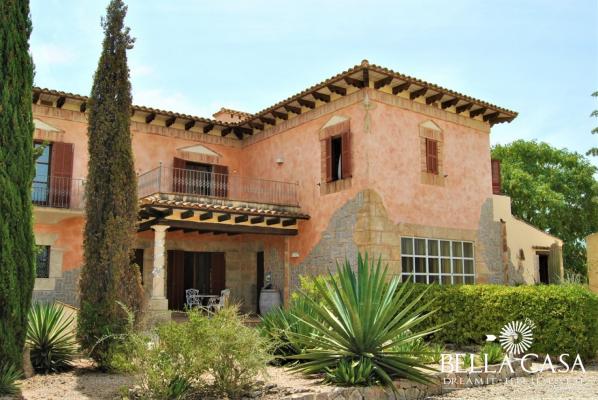 immobiza's tweet photo. Quality #finca nestled in the fairytale landscape below the monastery of Sant Salvador, #Mallorca
#realestate #house
https://t.co/l7aYnPnBJa https://t.co/A8aQgAZknT