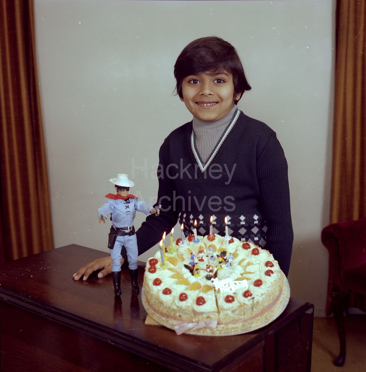 ArchivesHackney's tweet image. On a v wet Wednesday this birthday boy is making us smile! (we'd love to know who he is). More Gibson studio pics  tinyurl.com/HackneyPhotos