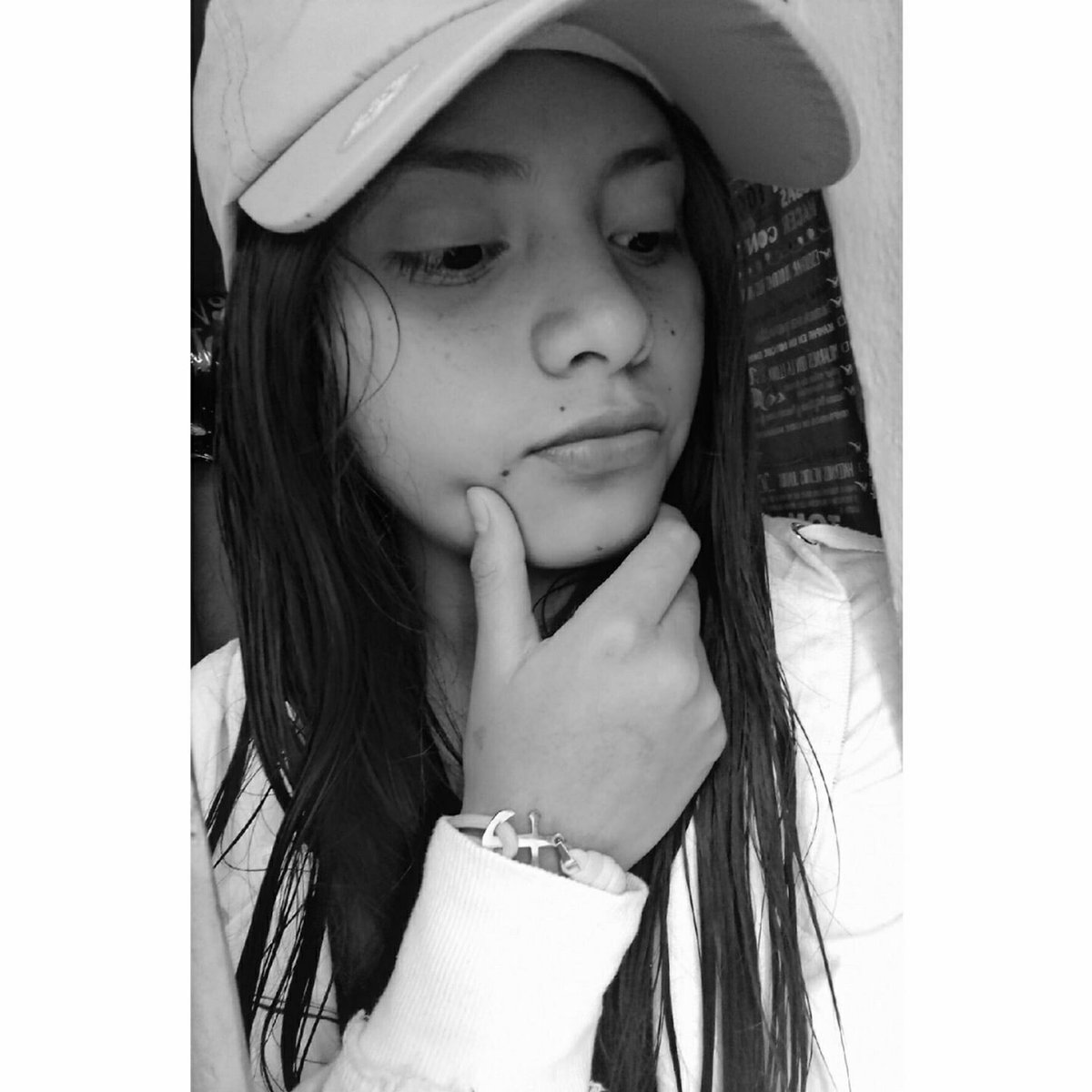 fcksjennie's tweet photo. tb:@lisalaweona 
Perdon por romper sus pantallas,ahr.

No sabía a quién etiquetar. :( https://t.co/ZB3t9tl95R
