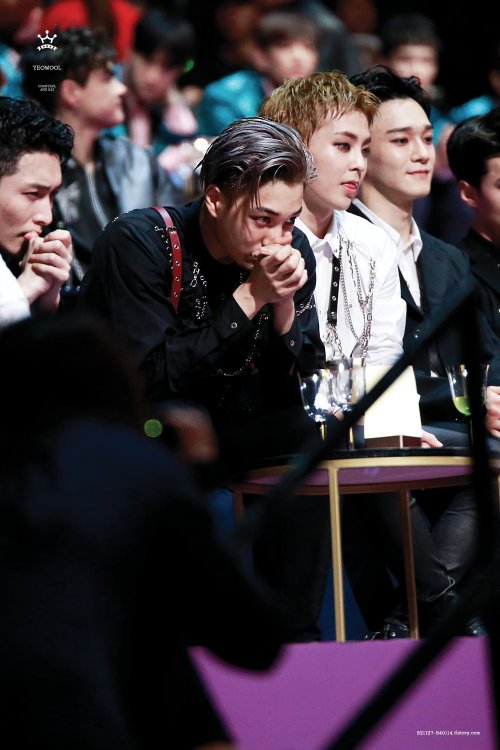 _IMBOWVYBD's tweet image. ฉันอยากให้มันเป็นภาพความทรงจำที่แสนวิเศษ ฉันอยากเป็นเอลี่ที่อาจจะเป็นแค่ตัวอักษรตัวเดียวที่ช่วยเขียนลงไปในหนังสือเล่มนี้ที่ชื่อว่า EXO