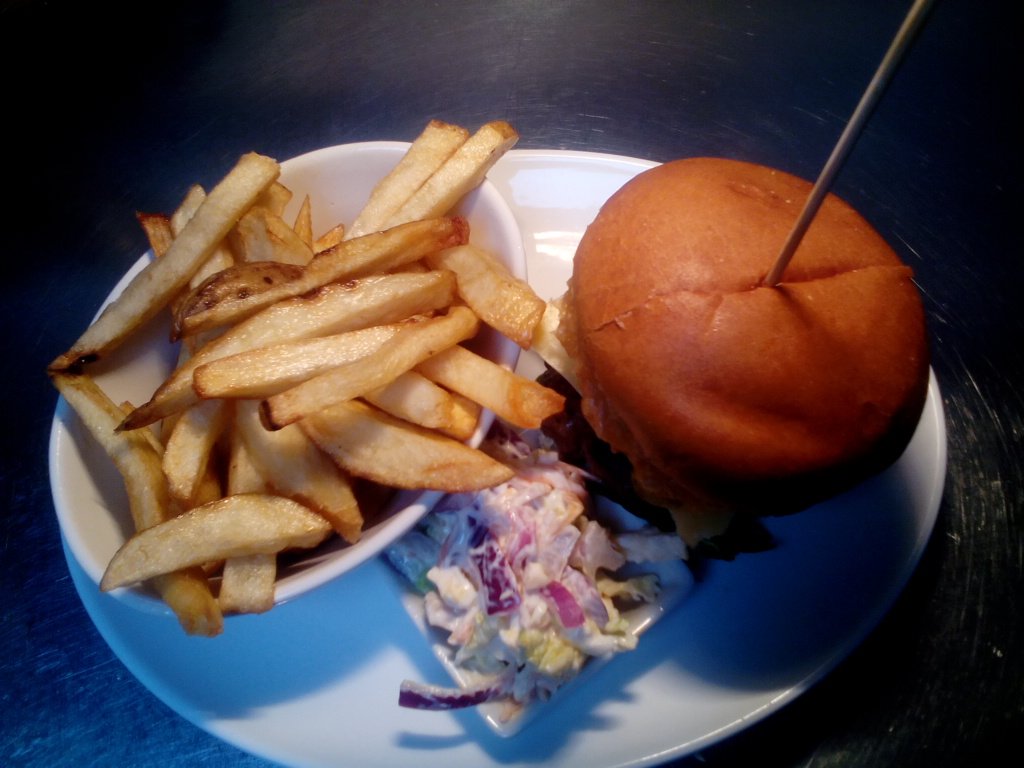 Theengineinn's tweet image. #lunch a trio of Cornish Sausages, gourmet cheeseburger #BrianEtherington #local #homemade