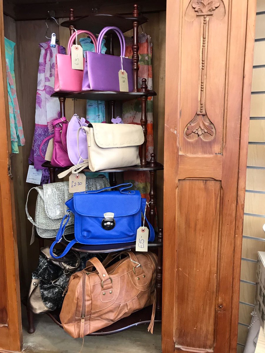 EmmausLeicester's tweet photo. Staff & volunteers at our #MeltonMowbray shop have a great way to display all the lovely bags for sale #wardrobehack https://t.co/I17aTz2lPx https://t.co/g9fvJStPoF