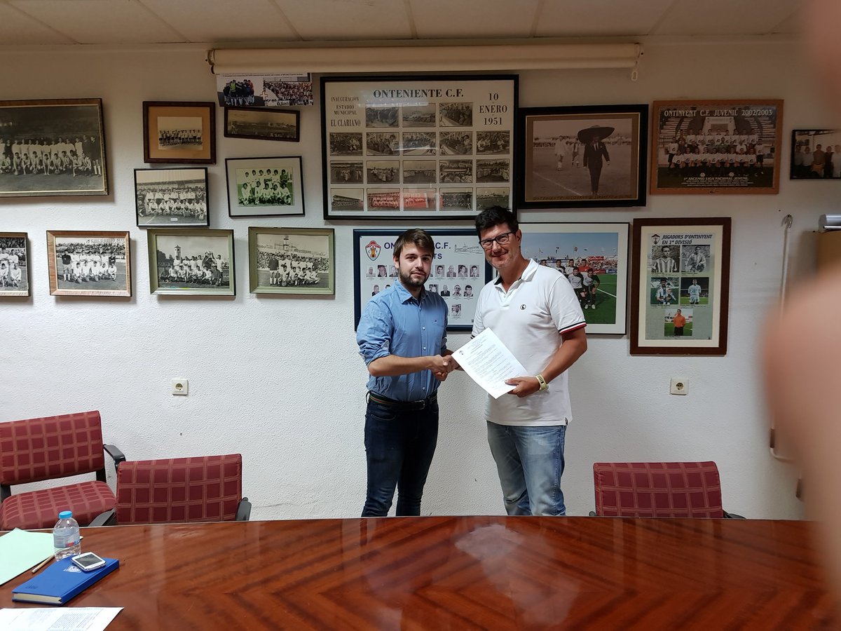 CandidPenalba's tweet photo. #cotopur cotoblau s.a. signa acord espònsor principal del Ontinyent C.F. per a la temporada 2017/18 @OntinyentCF https://t.co/wl5KplNBz3