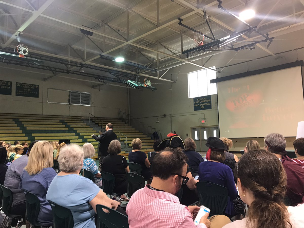 ClaytonMSEagles's tweet photo. #teachlikeapirate @RossRenfrow #jcpsequip https://t.co/seoFI4orgx