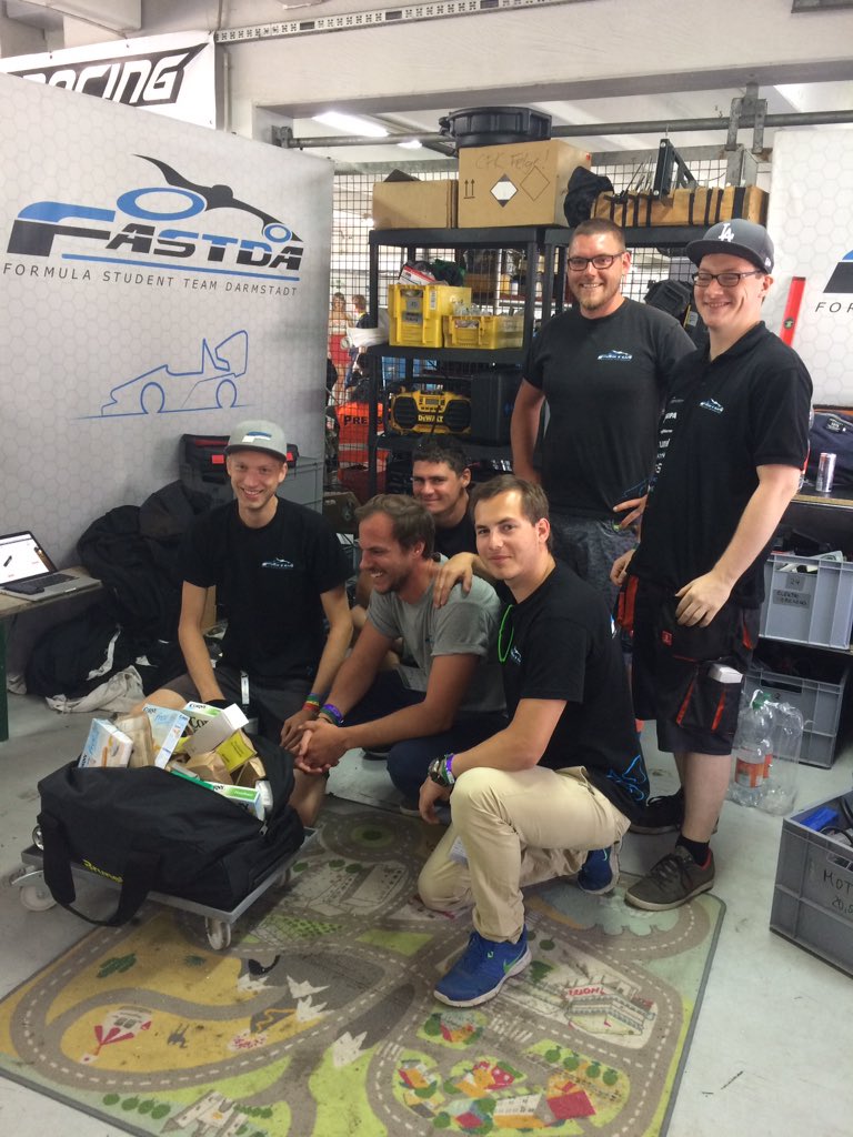 brunel_de's tweet photo. Tag 1 der #FSG2017 bei super Wetter und Stimmung. Wir freuen uns auf spannende Tage mit allen Teams! #FSGlive @FormulaStudentG https://t.co/fiHyZSwdOe
