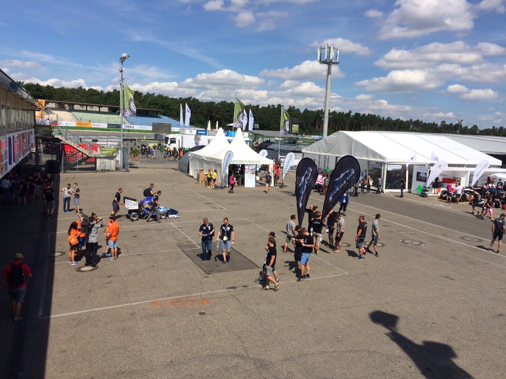 brunel_de's tweet photo. Tag 1 der #FSG2017 bei super Wetter und Stimmung. Wir freuen uns auf spannende Tage mit allen Teams! #FSGlive @FormulaStudentG https://t.co/fiHyZSwdOe