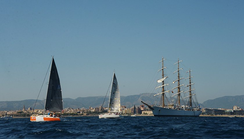 JorgeFavaloro's tweet photo. Armada_Arg : ¡La #FragataLibertad ya está en #Barcelona! Se trata del puerto número 11 de su itinerario #ArmadaArg… https://t.co/fTMNjsA5B8
