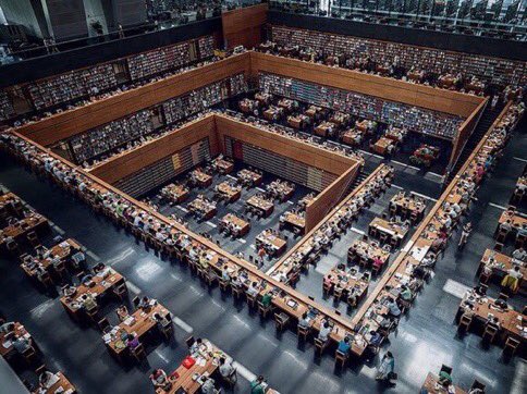 The man who does not read has no advantage over the man who cannot read. —Mark Twain #BookLoversDay