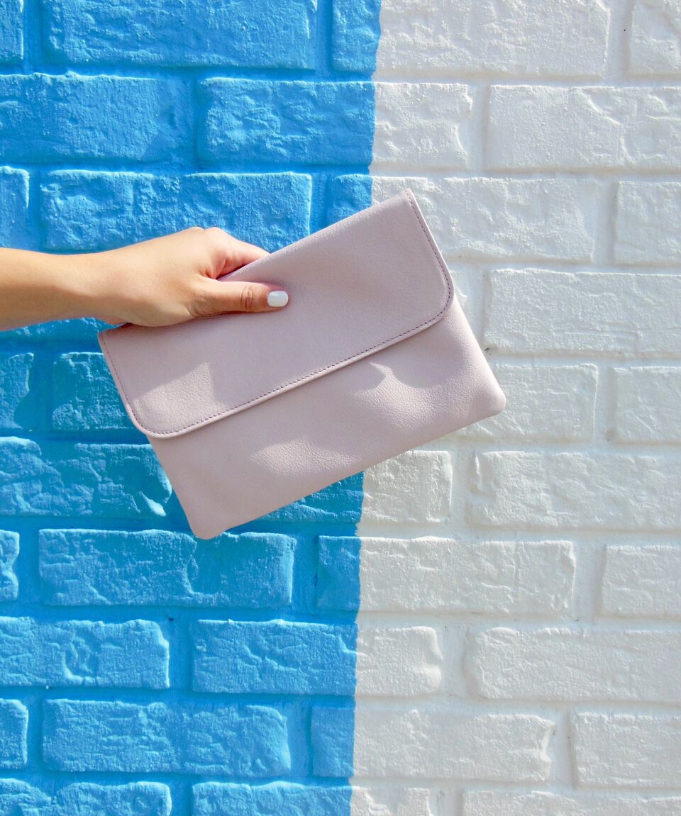 HannerClarke's tweet photo. The Theresa in Palest Pink is giving us all the heart eyes this morning....
#TheTheresa #clutch #PalestPink #12South #NashvilleScenes https://t.co/9NGBDENr4I