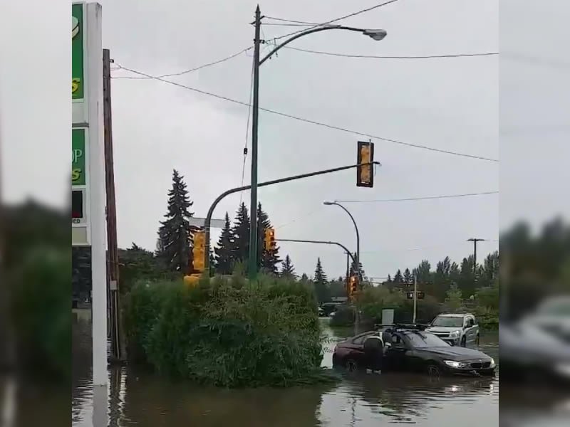 Rain Causes Street and Home Flooding, Power Outage dlvr.it/Pcrshz https://t.co/XNpSfpRbWD