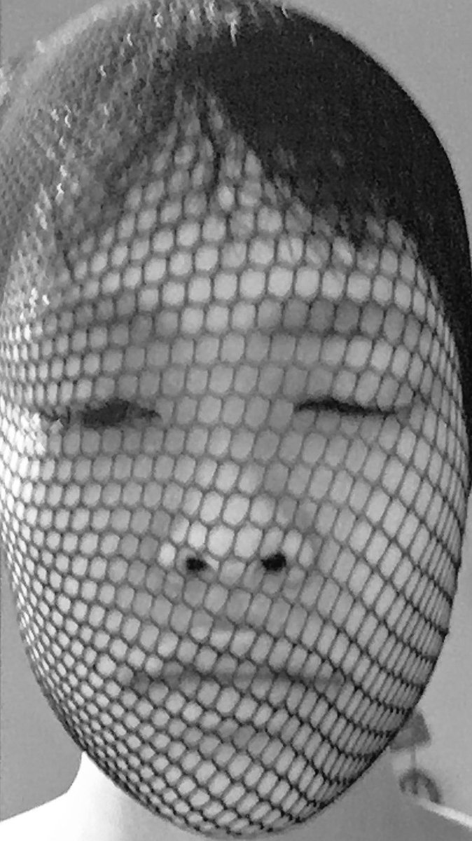 sh0526121's tweet photo. 可愛い子のインスタ自撮りをたくさん見た後、私も行けんじゃねーかと思って自撮りしたら すっごく悲しくなった。 から かぶって撮ったらノンスタ井上さんに似ててもう。。。 https://t.co/tD6UQgtfyG