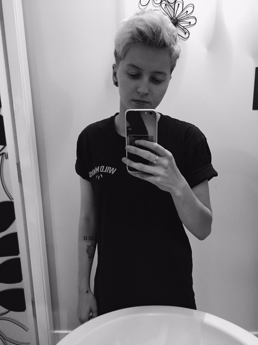 ChloeDonald_'s tweet photo. I cut my hair https://t.co/w2NPsVIEad