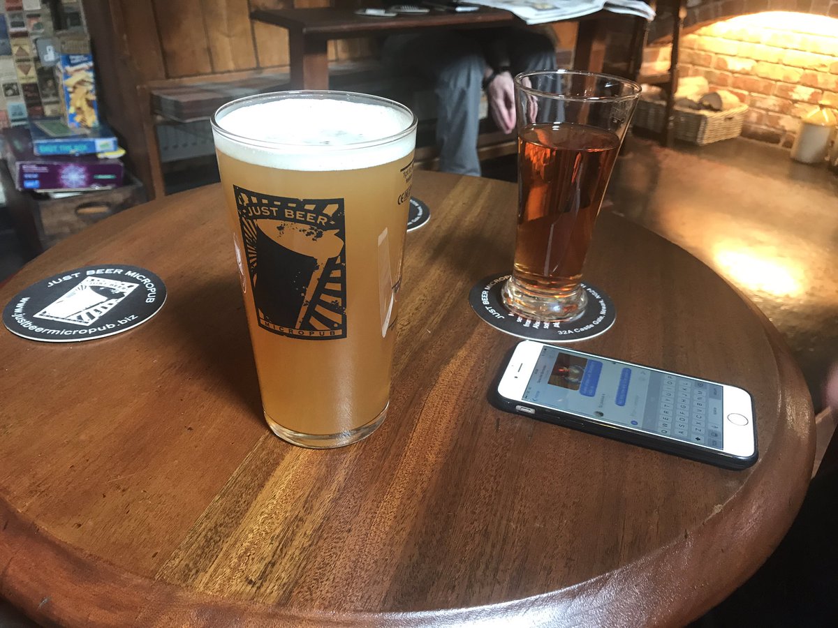 oxosbase's tweet photo. Trying a few @justbeermicro with @JulieFruitbat1 #REALALE #theresabeerforthat https://t.co/eWZ5WnSVPy