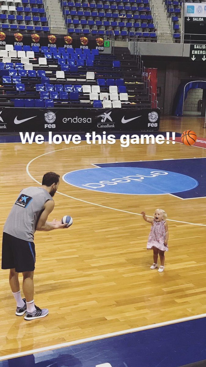 SergioRodriguez's tweet image. #WeLoveThisGame 👨‍👧❤️