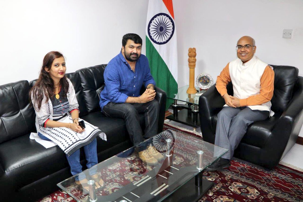 AkhileshIFS's tweet photo. Met Eldho Issac from Kerala, Cinematographer of
ISHTI,1st #Sanskrit Film on social theme, inaugural film in #IndianPanorama #IFFI2016 GOA https://t.co/Mh0XTBAtgn