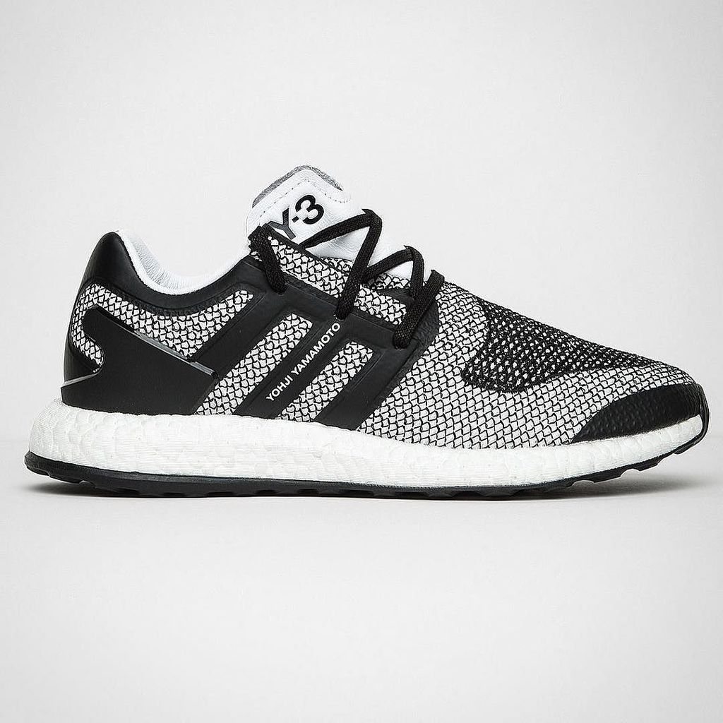 philipbrowne86's tweet photo. Online now: AW17 @adidasy3 footwear 🔥🔥🔥
.
.
.
.
#Y3 #yohjiyamamoto #yohji #pureboost #pureboostZG #ultraboost #boo… https://t.co/87ULDf0TPC https://t.co/Y0XrW1t9RB