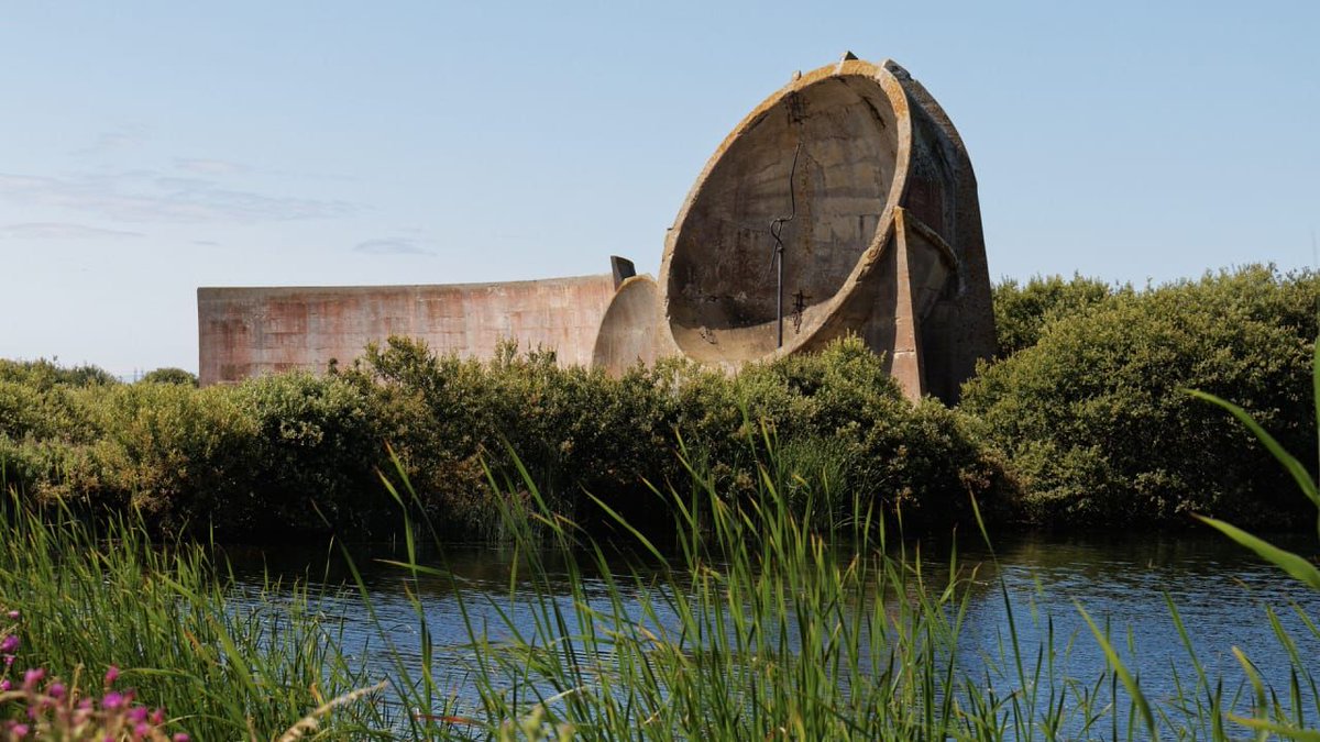 FastCoDesign's tweet photo. The concrete “sound mirrors” that influenced WWII, science, and design https://t.co/k2zICaWriH #SoundWeek https://t.co/KPStV4wvT1
