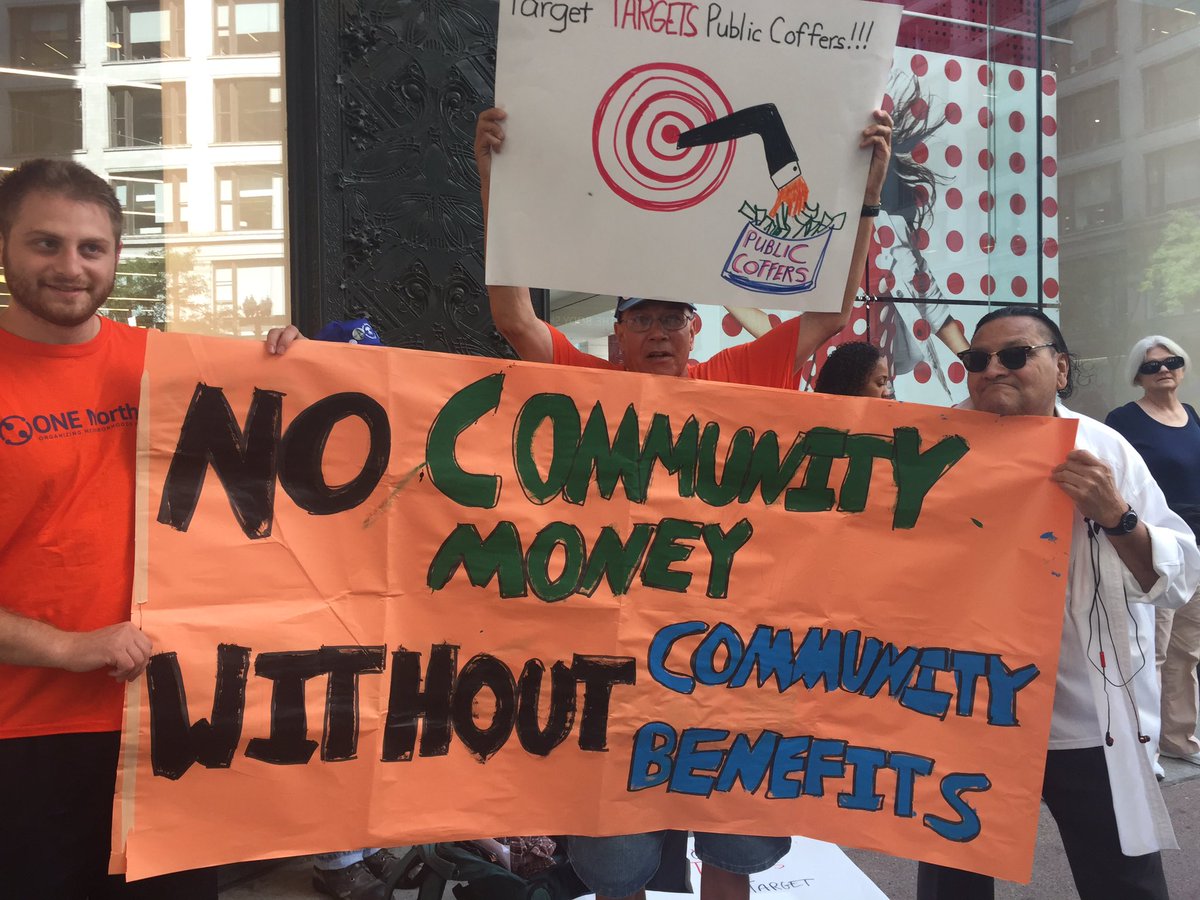 ONENorthside's tweet photo. The need for community benefit agreement with @Target in Rogers Park is loud and clear #targettruth #targetcba https://t.co/pUhKcyRpyj