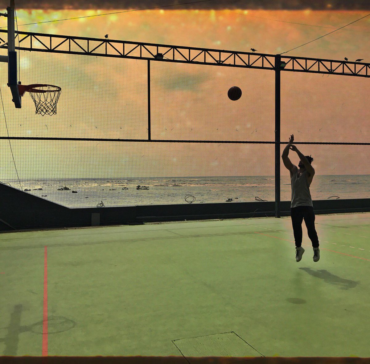 RanveerOfficial's tweet photo. Hoop dreams 🏀 https://t.co/g0jbuLvjqQ