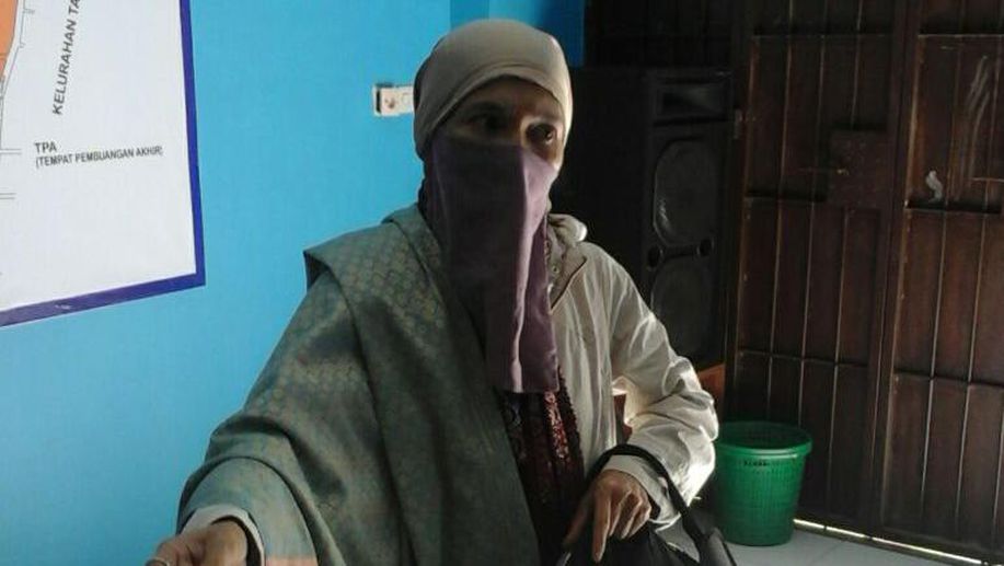detikcom's tweet photo. Seorang Ibu di Makassar Mengaku Nabi Heboh di Media Sosial https://t.co/oUt3x722kd https://t.co/3B6cSL36bA