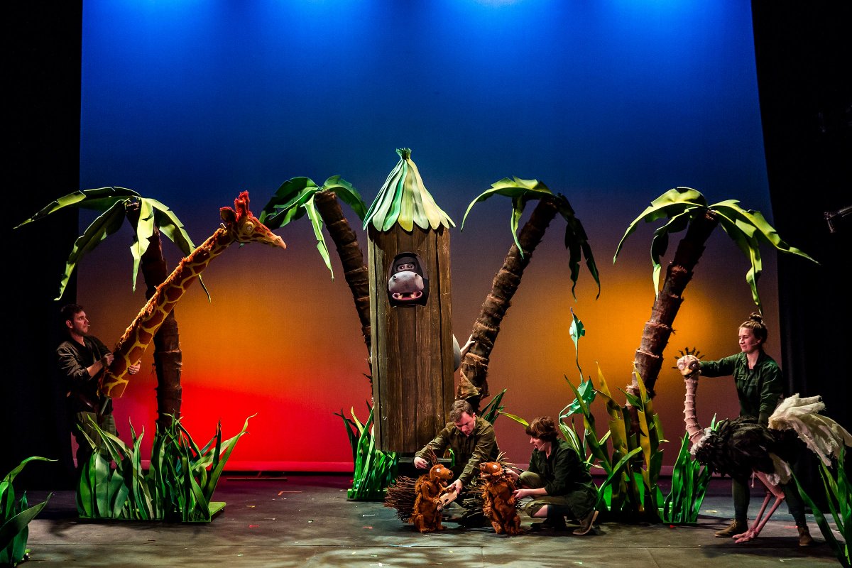 spyinthestalls's tweet photo. "Fun, dynamic and well-paced ... with a message to ‘dream big’" ★★★★ THE FIRST HIPPO ON THE MOON Review > https://t.co/vgWAP18mqz #EdFringe https://t.co/G0h6mnsdTV