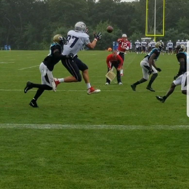 VinDemeo's tweet photo. @gmfb Tom to @RobGronkowski like he didnt have enough weapons already. #lookoutNFL https://t.co/PCPI33LVMQ