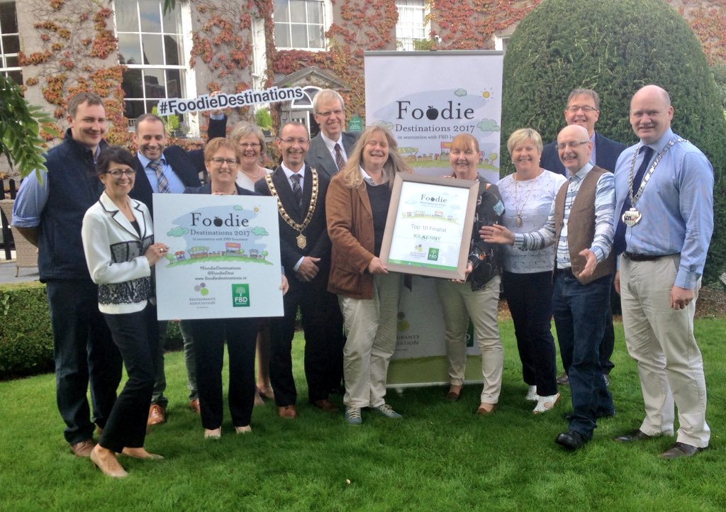 foodiedest's tweet photo. Our Judges presenting Kilkenny @LoveKilkenny with their Top 10 Finalist Certificate in the 2017 #FoodieDestinations https://t.co/G97xVRiOwX