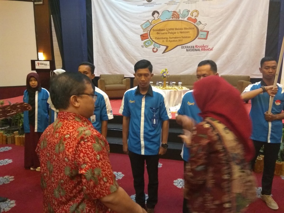 AmyrMahira's tweet photo. @revmen_id .R.Tiksumsel semoga mampu memajukan teknologi dan tanpa pamrih membatu desa yang tertinggal
#ayoberubah2017
#netizensumsel https://t.co/wTcrBxyc5P