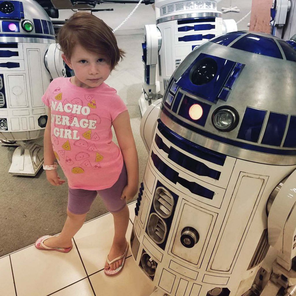 MobotBlog's tweet image. Group has geeky fun despite social media negativity tuesdayswithmobotblog.wordpress.com/2017/08/09/gro…