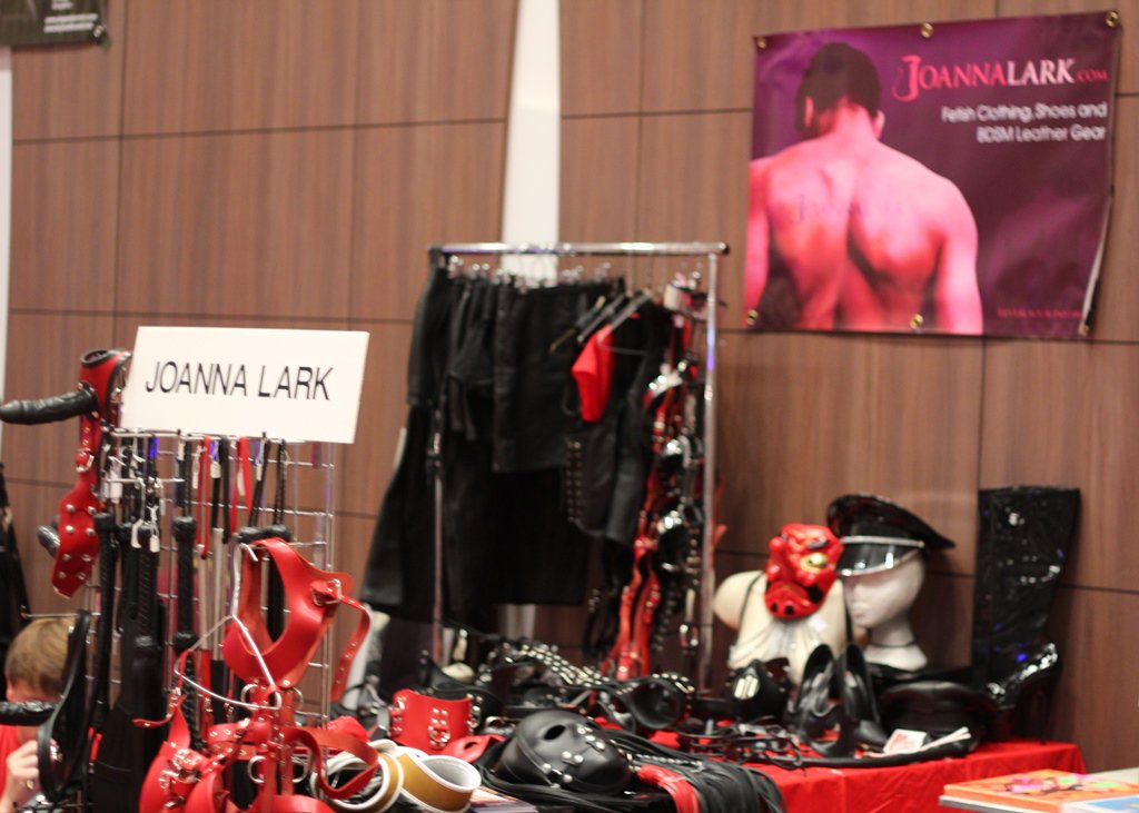 Joanna_Lark's tweet photo. Retweet if you met me at London Fetish Weekend last year at LAM! #fetishmarket #yearback https://t.co/ZvZLMtaVbd