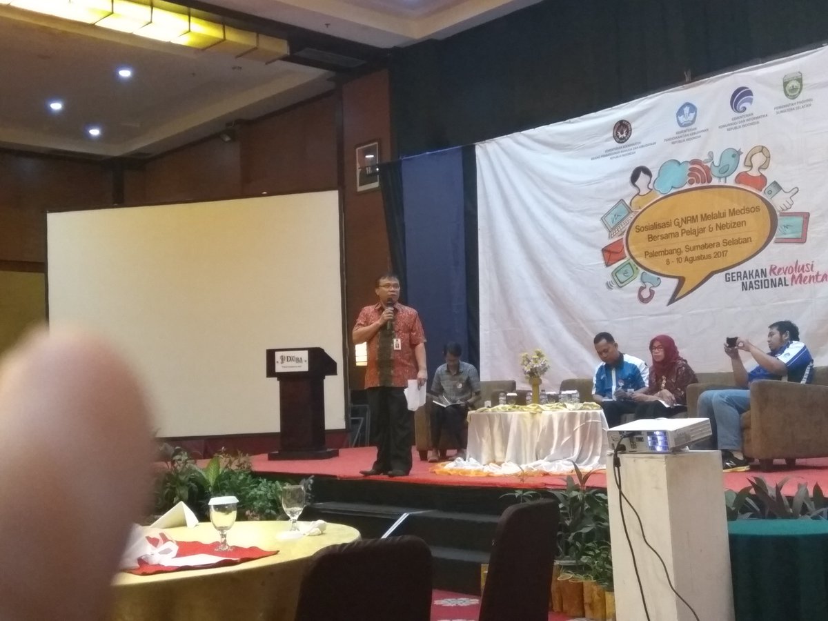 AmyrMahira's tweet photo. @revmen_id.mantap kali.program yg beliau cetuskan.semoga menjadi Sauri teladan untuk hajat org banyak
#ayoberubah2017
#netizensumsel https://t.co/rKelvLn32i