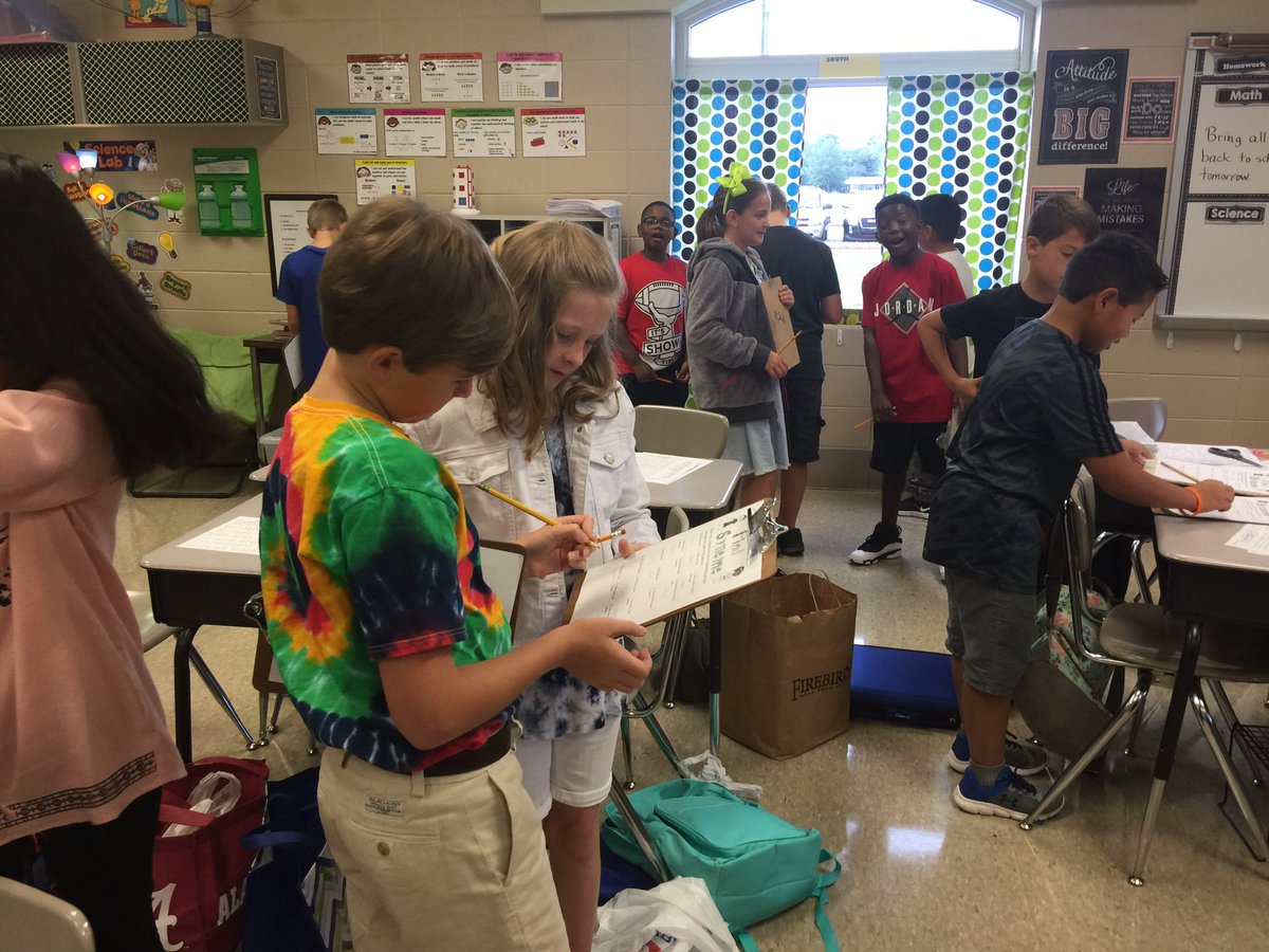 AthensAIS's tweet photo. Find someone who... w/ @MichelleLovSmit #AISProud on 1st day of #BestYearEver #OneAthens https://t.co/2eIWZKCFeL