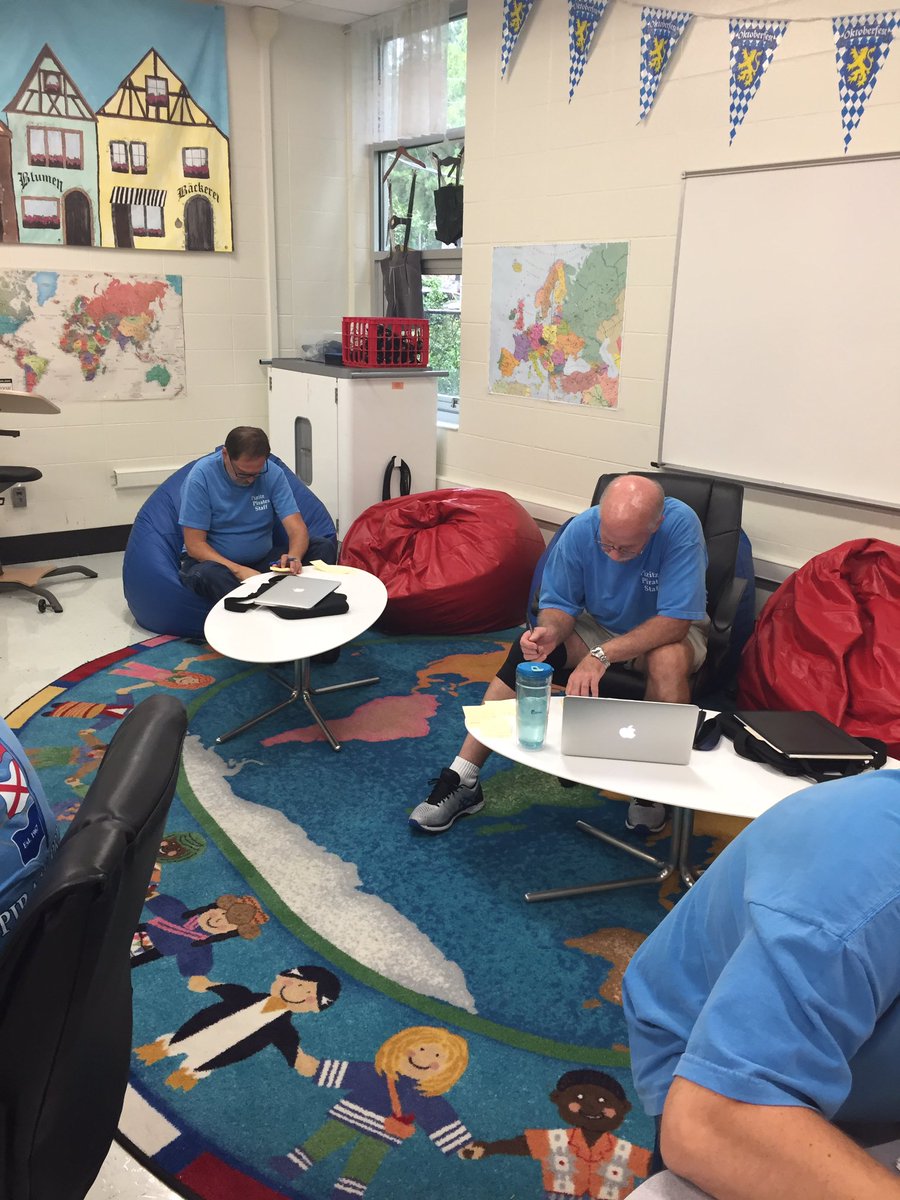 AndyCarpenterEd's tweet image. Teachers from @pizitzmiddle working in @FrauRogers really cool classroom, thanks to generous support of the @VHCSF.