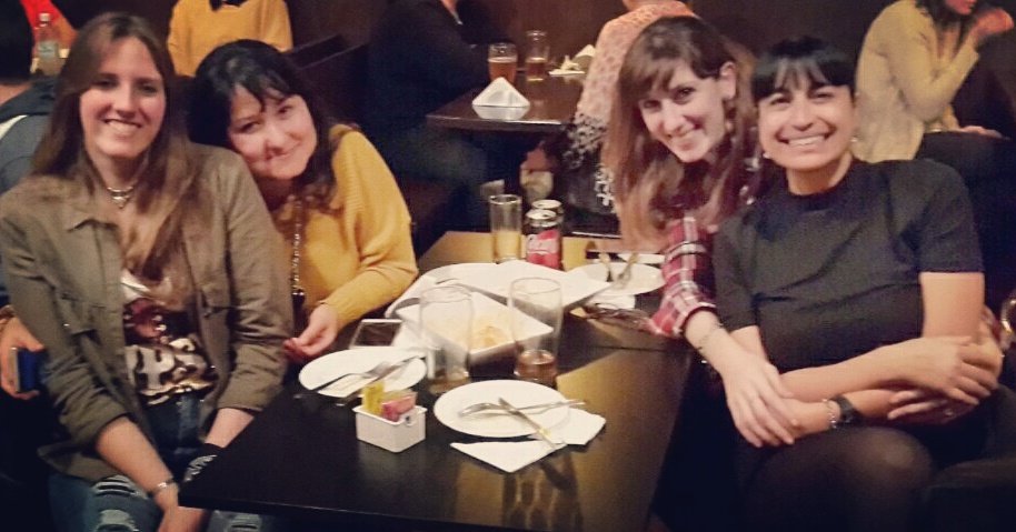 NadiZsky's tweet photo. Más despedidas que los chalchaleros
#hambres
@marierbd @cintiavilardi @martu74 https://t.co/93E2HJwh7C