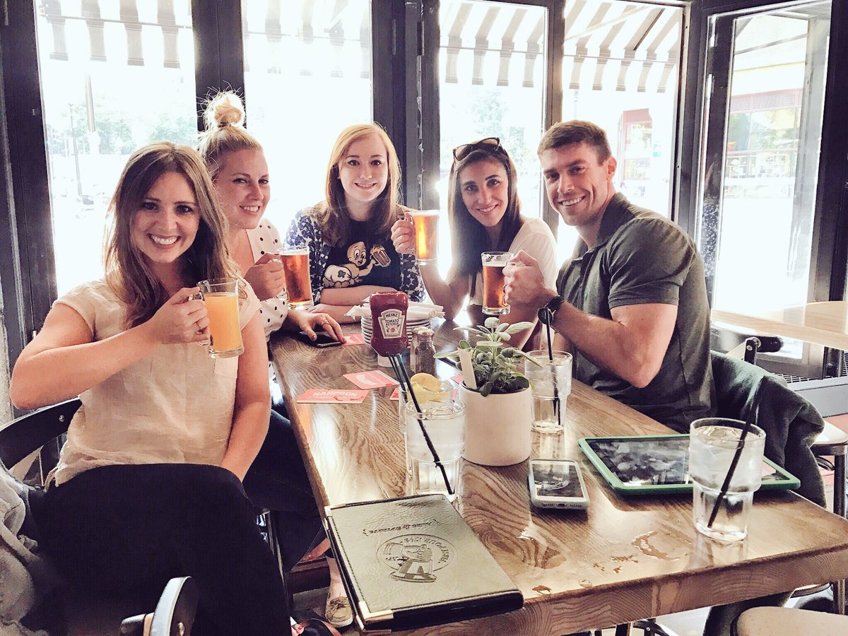 BostonCrawling's tweet photo. Crawlers from Michigan &amp; Kentucky plus 1 birthday girl enjoying our Freedom Trail Pub Crawl with Crawl Guide Katie. Cheers! #bostoncrawling https://t.co/MCxrMSmSxW