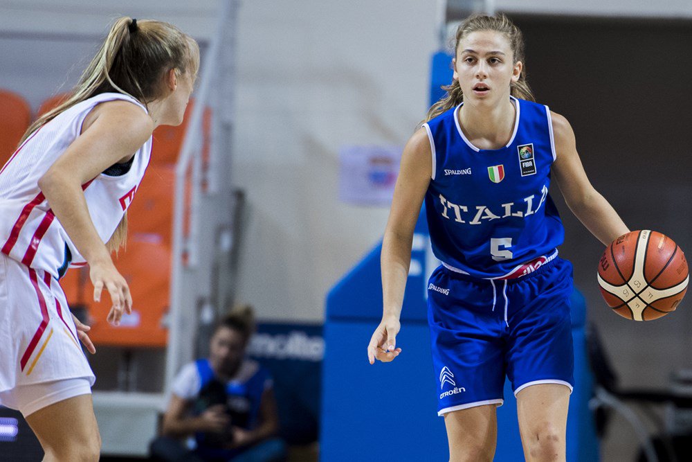 Italbasket's tweet photo. FANTASTICHE! Aiutateci a dire FANTASTICHE. L'Under 16 Femminile supera la Spagna 50-49 (Panzera 19) e vola in semifinale! #azzurredentro https://t.co/WoXWgDByfy