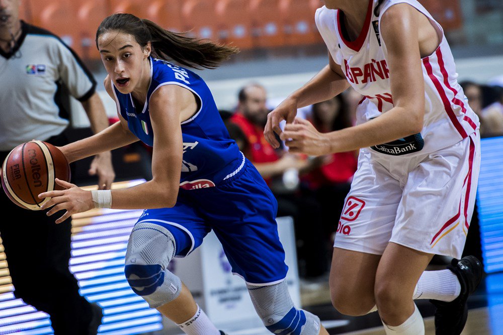Italbasket's tweet photo. FANTASTICHE! Aiutateci a dire FANTASTICHE. L'Under 16 Femminile supera la Spagna 50-49 (Panzera 19) e vola in semifinale! #azzurredentro https://t.co/WoXWgDByfy