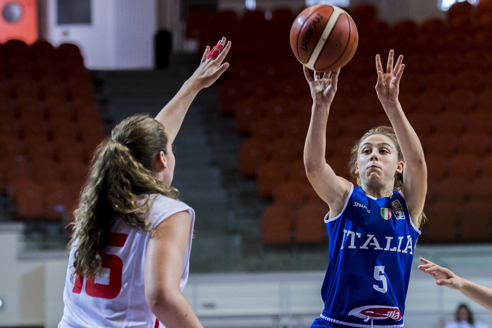 Italbasket's tweet photo. FANTASTICHE! Aiutateci a dire FANTASTICHE. L'Under 16 Femminile supera la Spagna 50-49 (Panzera 19) e vola in semifinale! #azzurredentro https://t.co/WoXWgDByfy